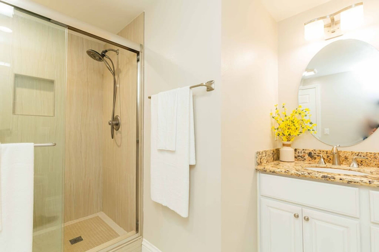 Bathroom 4, Luxury Pool Home in Glendora Foothills Retreat, Los Angeles