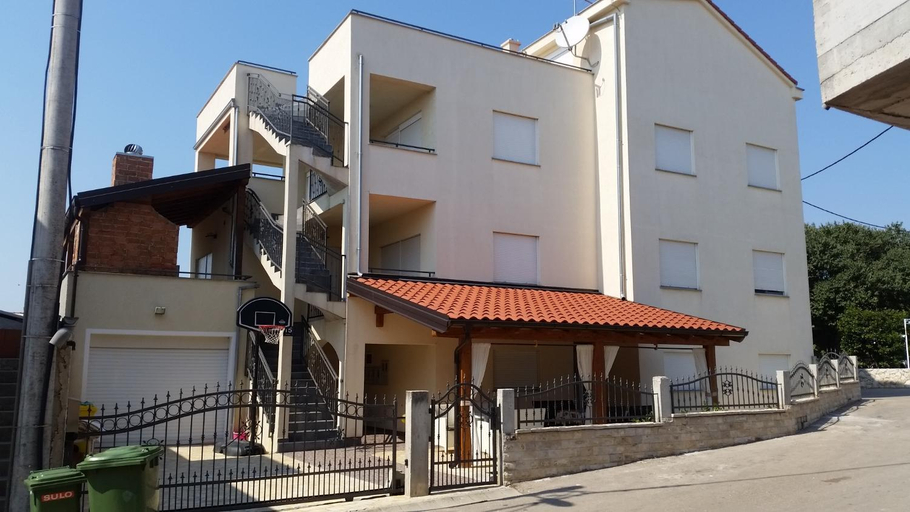 Others 4, Apartmani Maksan, Pakoštane