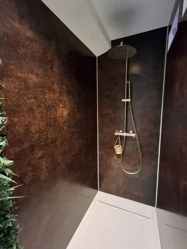 Bathroom 5, La Vie est Belle, Life is beautiful, Bouches-du-Rhône