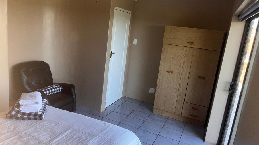 Bedroom, Riverside Sunday's, Nelson Mandela Bay