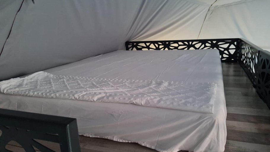 Others 3, Sun Garden Glamping Domes, Calimanesti