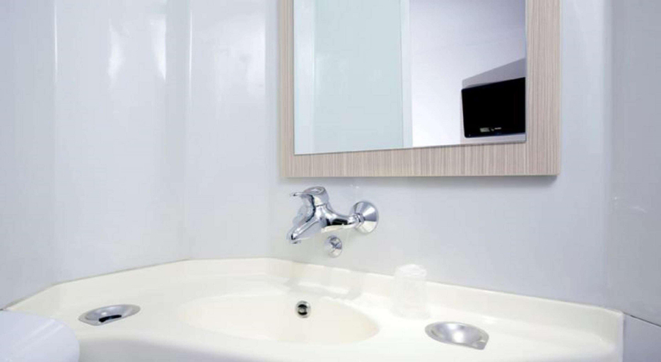 Bathroom 5, Premiere Classe Lille Nord - Roncq, Nord