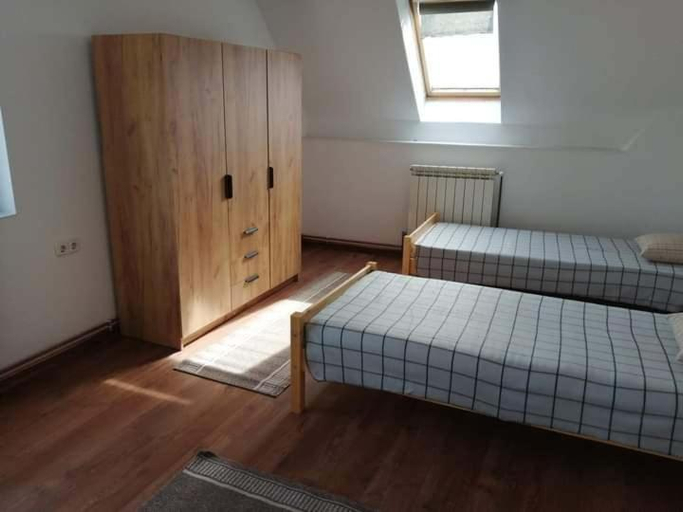 Others 5, Egyszeru es nagyszeru Hostel, Gheorgheni