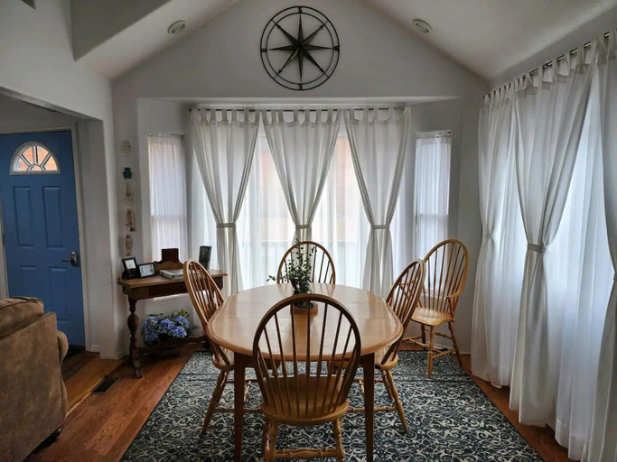 Room 4, Oceanview Cabin 27 w Jacuzzi Enjoyable Views, Del Norte