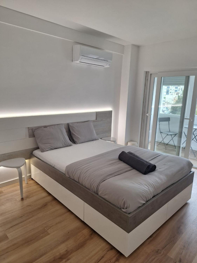 Others 3, Lisbon South Bay Rooms 2, Almada