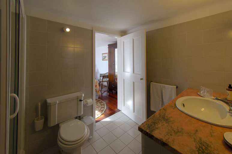 Bathroom 3, Quinta das BuganvÃlias, Horta