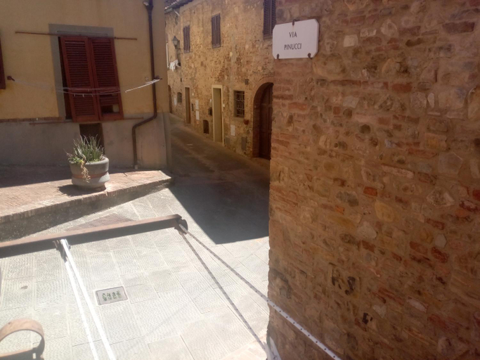 5, Le case di Isabella, Florence