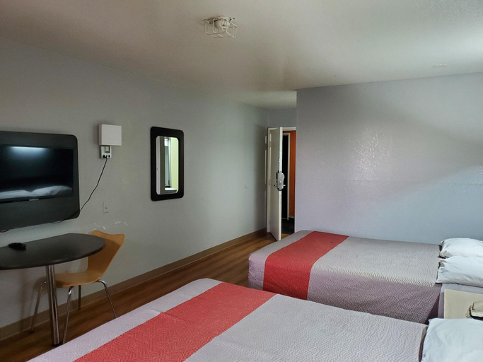 Bedroom 3, Little Rock Inn & Suites, Pulaski