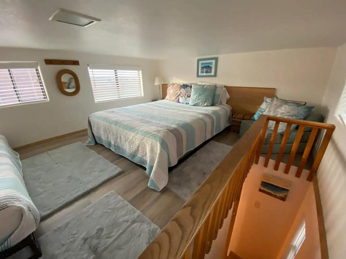 Bedroom 5, Oceanview Cabin 19 Jacuzzi Large Deck w Seating, Del Norte