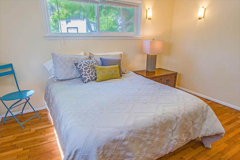 Bedroom 4, Lake Level Cabin in Oroville, Okanogan