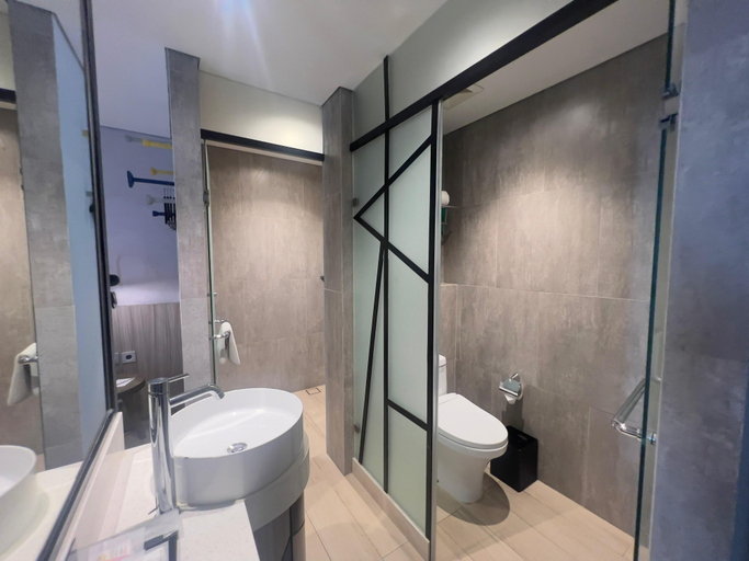 Bathroom 11
