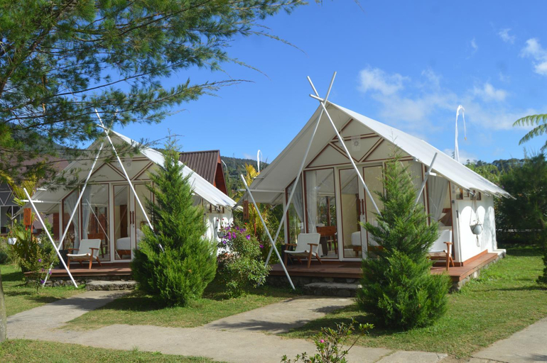 Exterior 12
