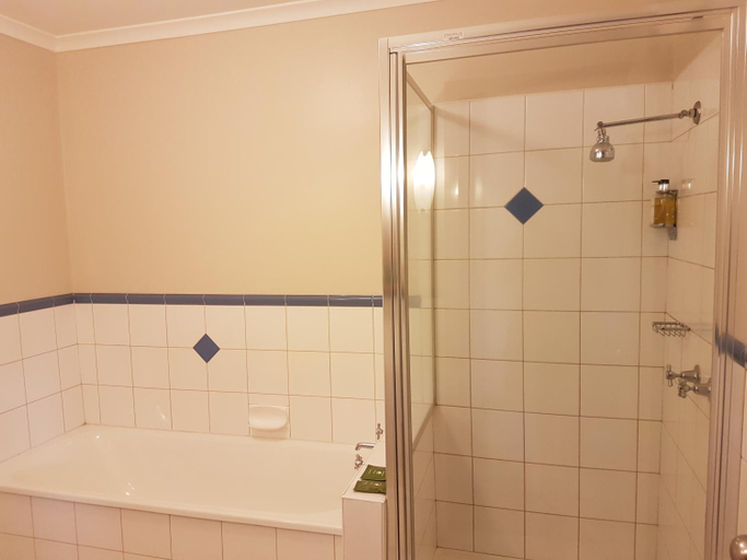 Bathroom 4, Glen Erin At Lancefield - Vineyard Retreat, Macedon Ranges - Romsey