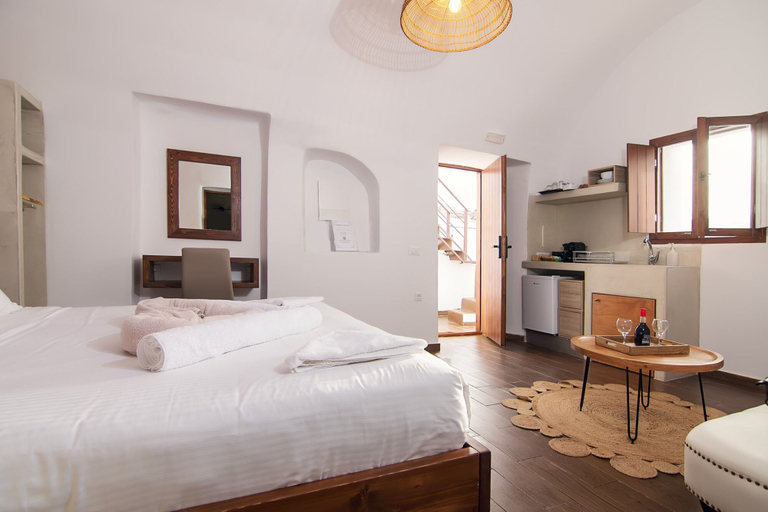 Room 3, Santorini Rooftop Hot Tub Suite w Panoramic Views, South Aegean