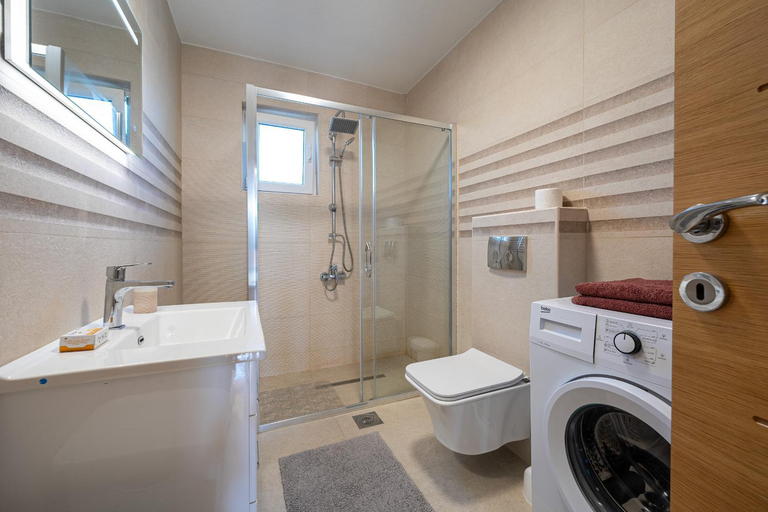 Bathroom 2, Villa Stemi