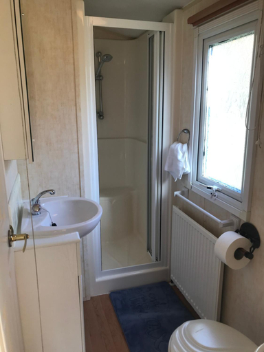 Others 3, Shepherds Huts Ham Hill, 2 double beds, Bathroom, Lounge, Diner, Kitchen, LOVE dogs & Cats Looking o, Somerset