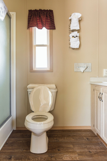 Bathroom, Red Shoes RV Park, Allen