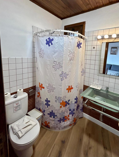 Bathroom 3, Jardin Las Hayas, Santa Cruz de Tenerife