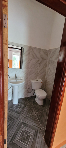 Bathroom 4, Kamengo cottages, Fort Portal