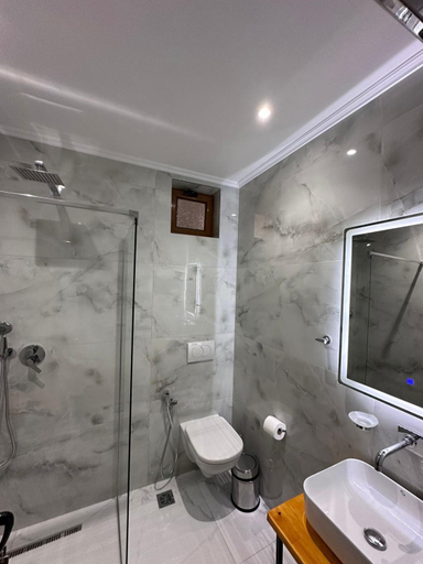 Bathroom 4, Xhibo Apartments Sarande, Sarandës