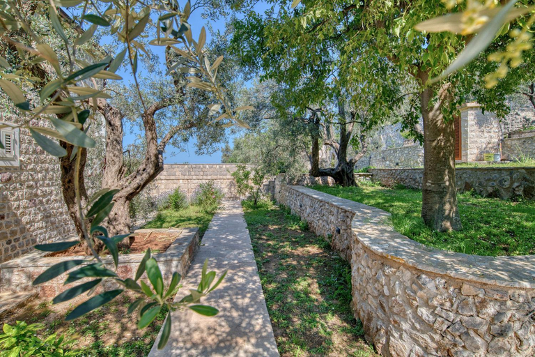 Others 4, Villa Olive Grove