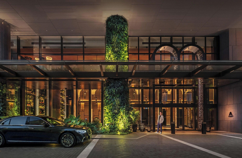 Exterior & Views