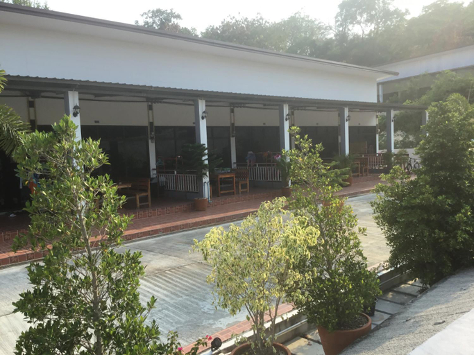 Exterior 7