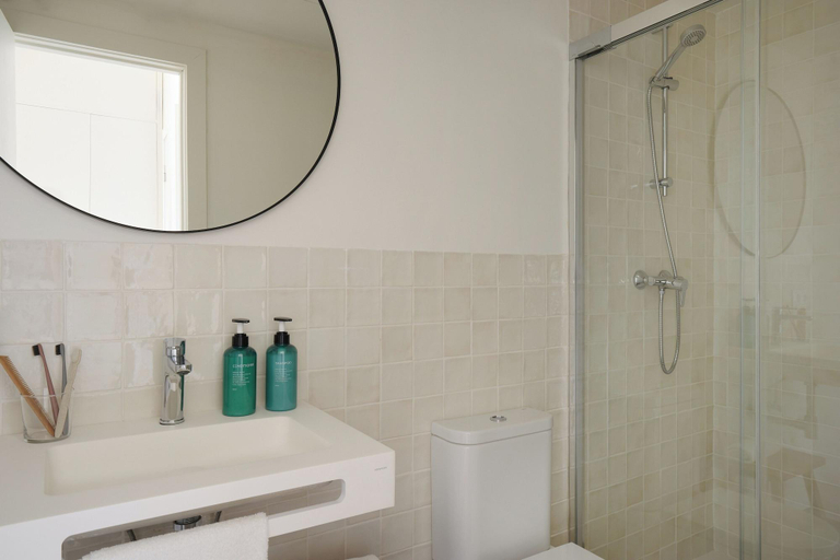 Bathroom 4, Factory Apartments Barcelona, Barcelona