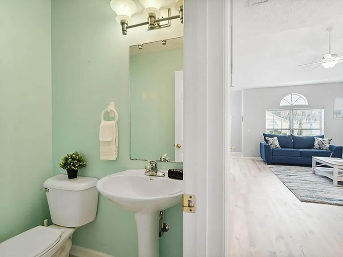 Bathroom 4, High Tides, Bay