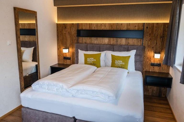 Bedroom 3, Chalet EDELWEISS - Private Wellness with Whirlpool & Sauna, Landeck