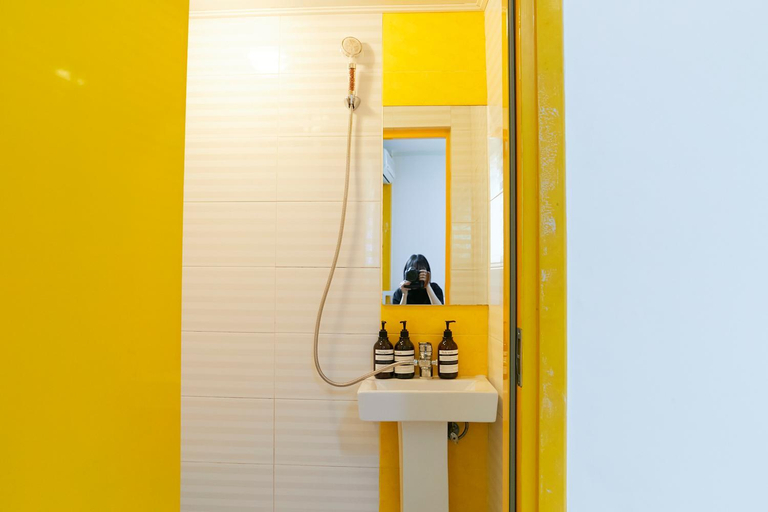 Bathroom 3, Traveler's A Korea Hostel, Jung