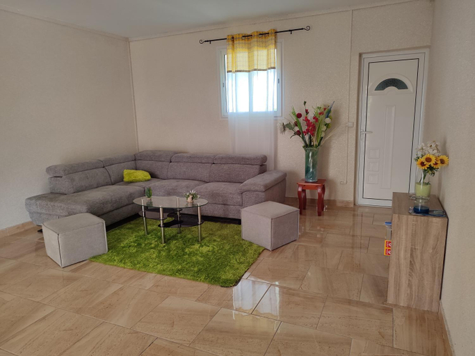 Others 5, Villa bebelos, Pointe-Noire