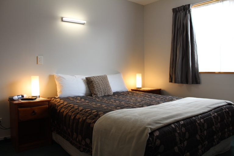 Bedroom 2, ASURE Ambassador Motor Lodge, Waitaki