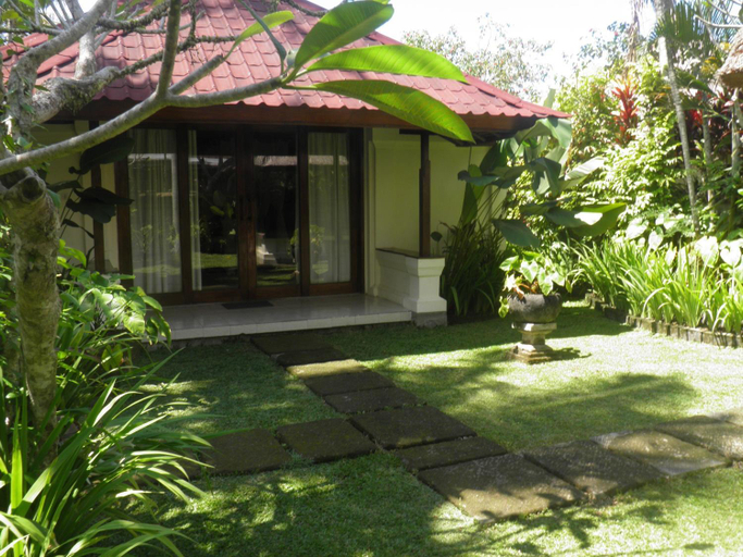 Exterior 14