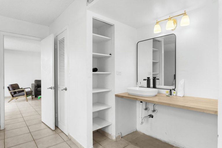 Others 4, Bay Harbor Sunset Apt 3A, Miami-Dade