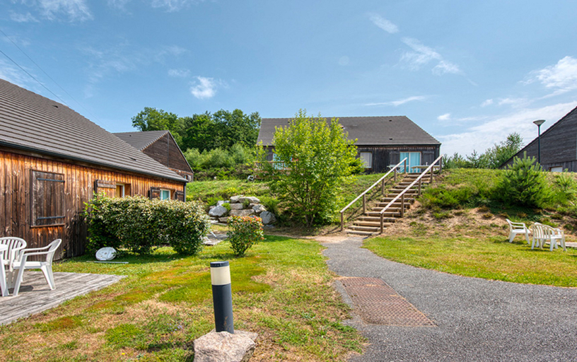 Exterior & Views