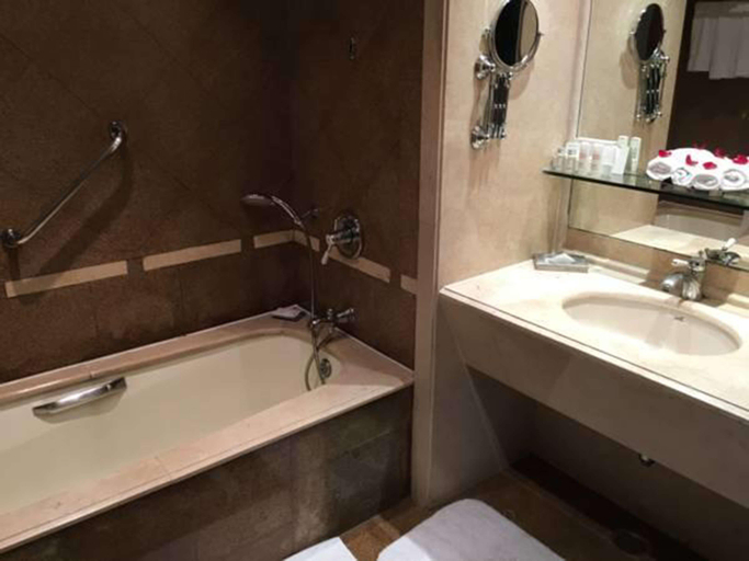 Bathroom 5, Radisson Blu Noida, Gautam Buddha Nagar