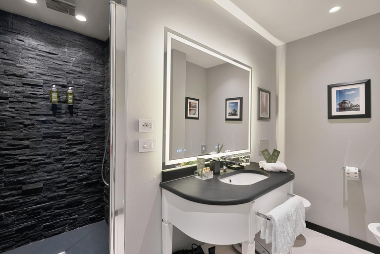 Bathroom 13
