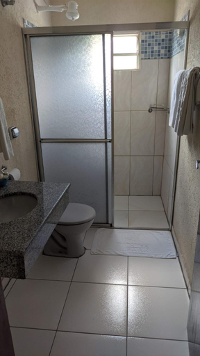 Bathroom 3, Hotel Lago Azul, Bonito