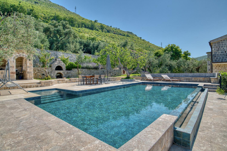 Others 3, Villa Olive Grove