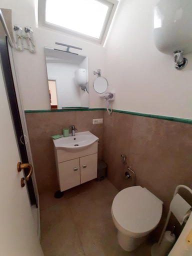 Bathroom 2, VisitPonza - Le Naiadi, Latina