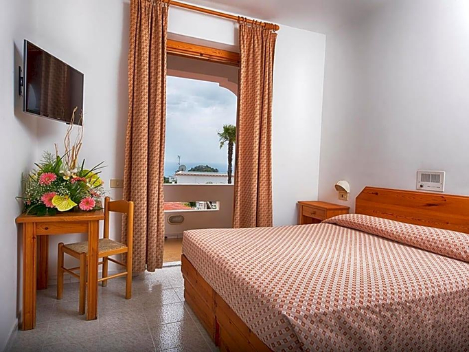 Bedroom 3, Villa Miralisa, Napoli