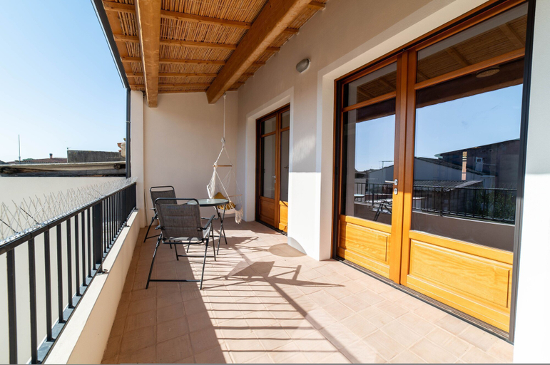 Room 4, Casa Tharros Apartment Terrace, Oristano