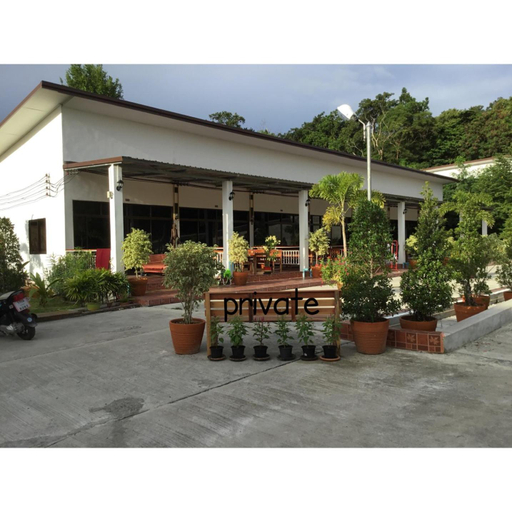 Exterior 3