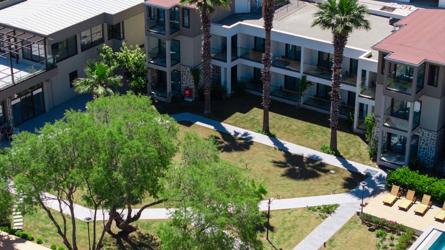 Exterior & Views