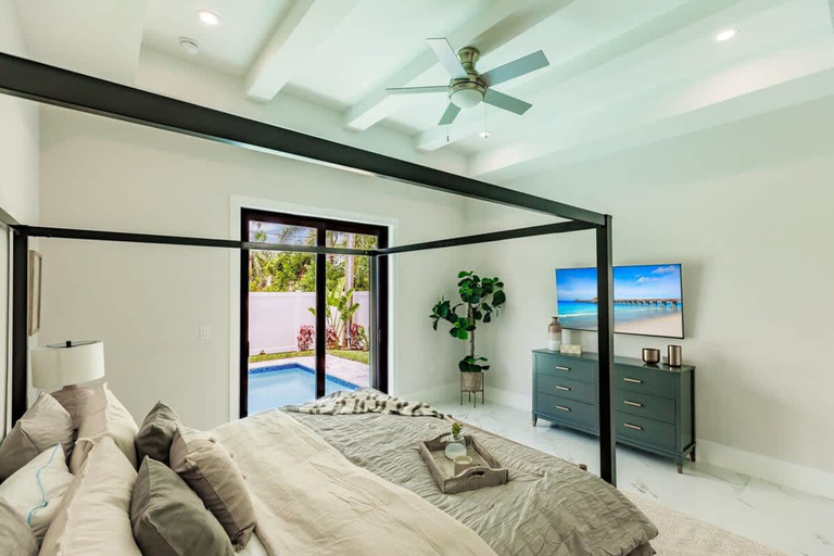 Room 2, Luxurious Naples 4BR w Pool by Vanderbilt Beach, Collier