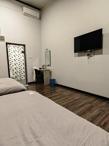 Others 5, 4 Person Spacious Private Room in Bukit Bakri, Muar