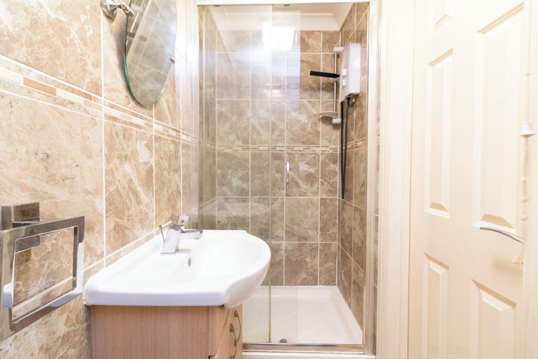 Bathroom 5, Cosy studio flat in the Polygon, Southampton