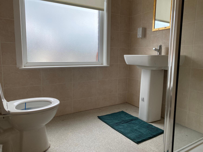 Bathroom 3, Springfield Guesthouse, Blackburn with Darwen