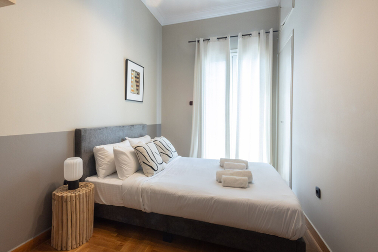 Room 3, Acropolis Luxe Retreat 15 ppl 6 Bdrm Neoclassical Home w Jacuzzi Rooftop, Attica